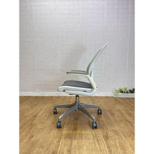 Humanscale Diffrient World Ergonomic Task Chair – White Grey – Refurbished