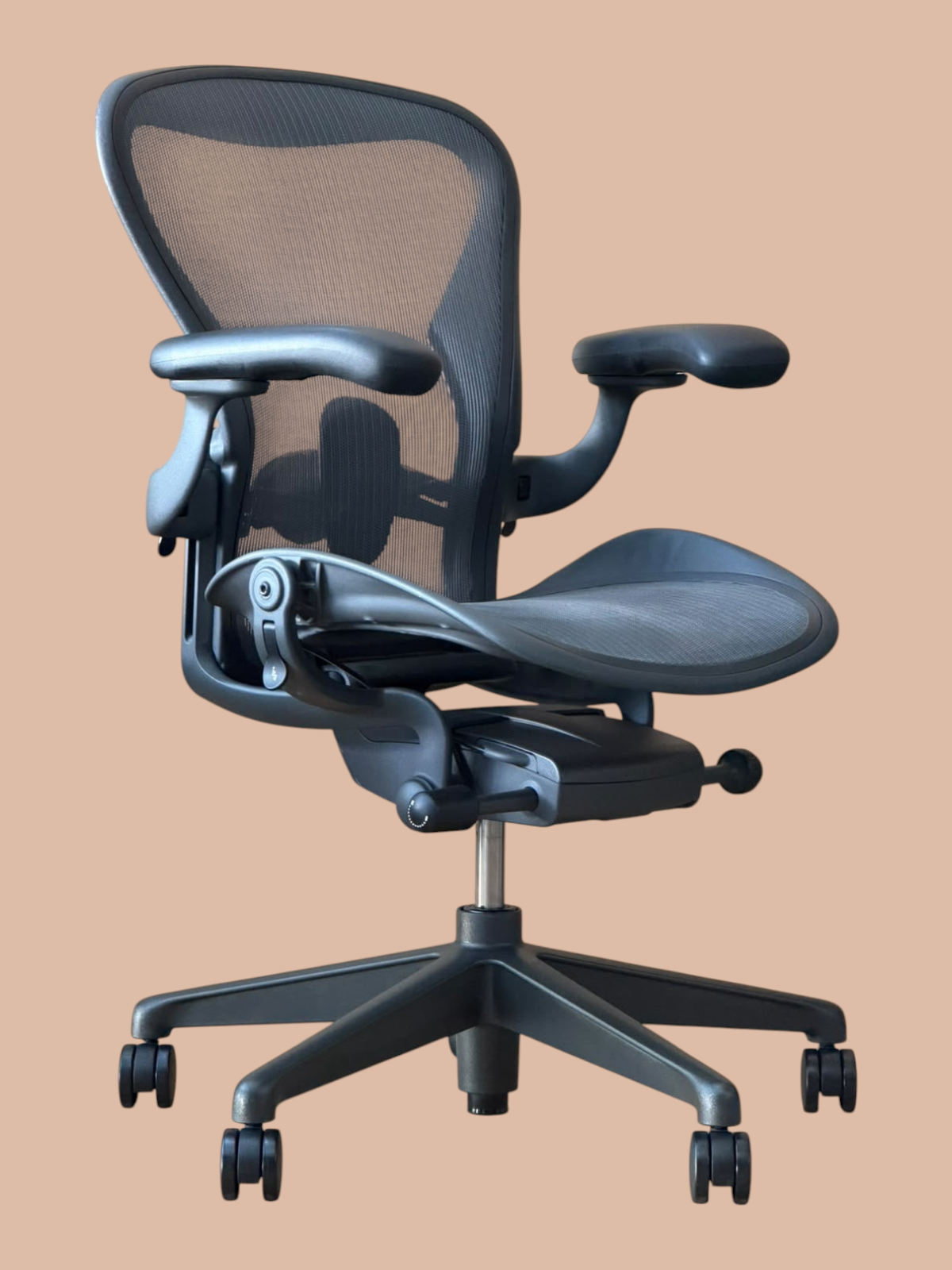 Refurbished Herman Miller Aeron Remastered Size B – Graphite, Lumbar