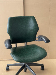 Refurbished Humanscale Freedom Executive Chair – Gel Arm Pads