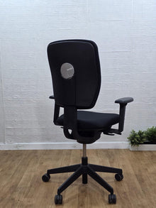 Refurbished Senator Dash Task Chair – 3D Arms, Black