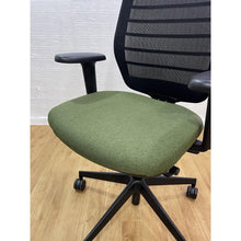 Refurbished Senator Fuse Adjustable Office Chair – 4D Armrests