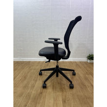 Refurbished Senator Fuse Adjustable Office Chair – 4D Armrests (Black)