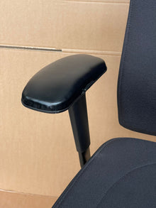 Senator Agitus High-Back Mesh Chair with Headrest – Refurbished image 7