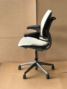 Refurbished Humanscale Freedom Chair – New Cream White Leather