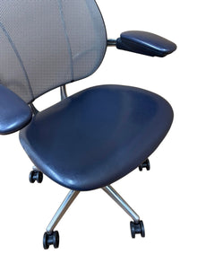 Refurbished Humanscale Liberty Mesh Chair – Navy Leather & Polished Frame image 5