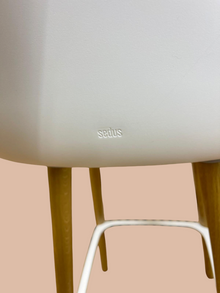 Refurbished Sedus se:spot Bar Stool – White, Wooden Legs image 5