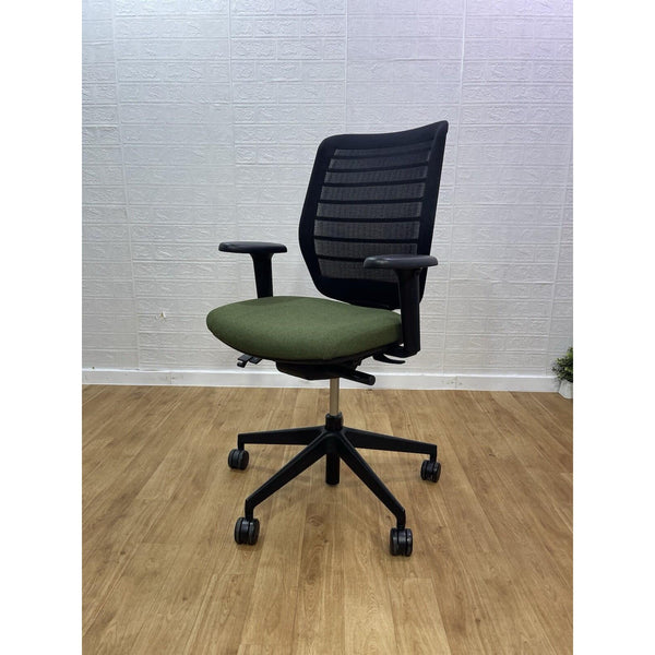 Refurbished Senator Fuse Adjustable Office Chair – 4D Armrests
