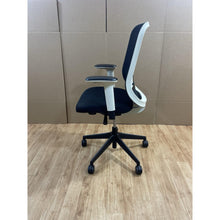 Refurbished Orangebox Do Chair – White/Black, Recline, Armrests, Lumbar image 7