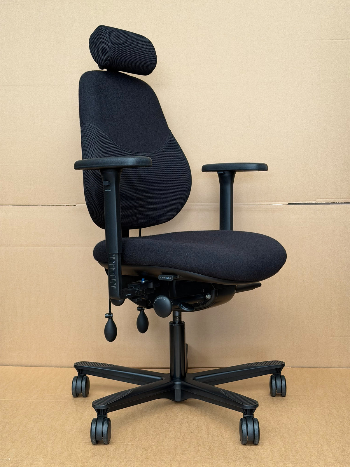 Refurbished Orangebox Flo Chair with Headrest – Black
