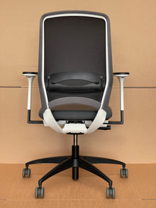 Drabert by Kinnarps Grey Mesh & Leather Chair – Refurbished image 4