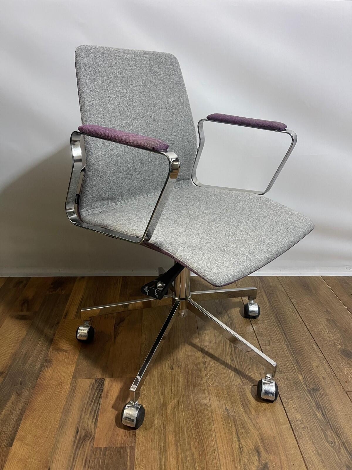 Refurbished Pilot Low Swivel Chair – Low Back (RRP £1,087)