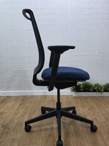 Steelcase Reply Blue Seat & Black Mesh Chair – Refurbished image 2