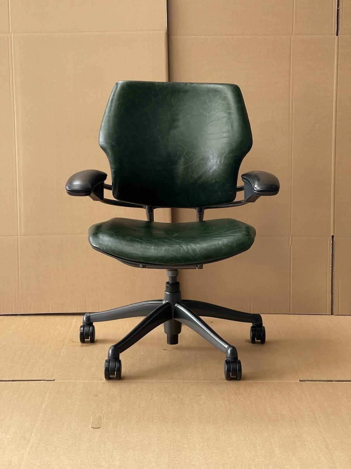 Refurbished Humanscale Freedom Executive Chair – Gel Arm Pads
