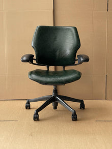 Refurbished Humanscale Freedom Executive Chair – Gel Arm Pads