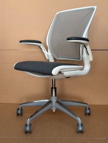 Refurbished Humanscale Diffrient World Chair – White & Grey image 2