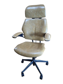 Refurbished Humanscale Freedom Headrest Chair – Distressed Cream image 8