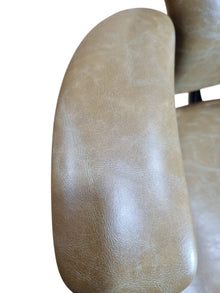 Refurbished Humanscale Freedom Headrest Chair – Distressed Cream image 9
