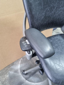 Refurbished Steelcase Leap Ergonomic Chair – Smokey Grey/Black Leather