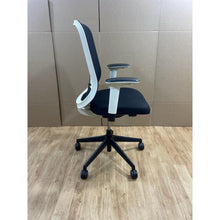 Refurbished Orangebox Do Chair – White/Black, Recline, Armrests, Lumbar image 4