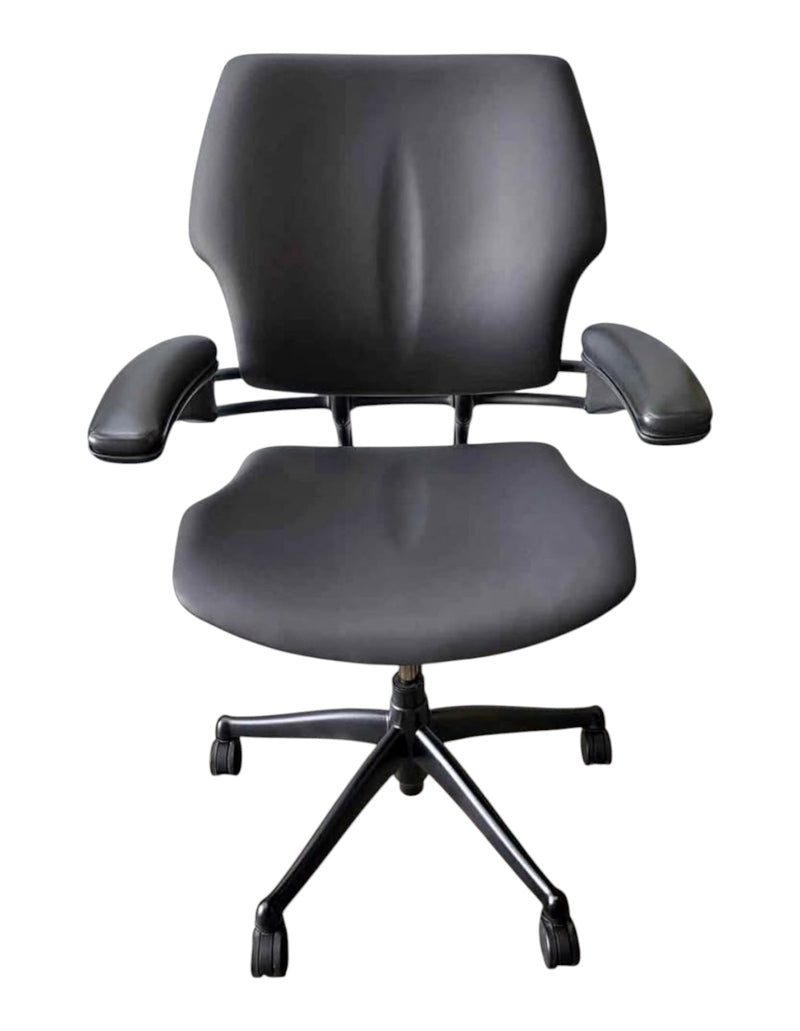 Humanscale Freedom Task refurbished chair in black leather – front view