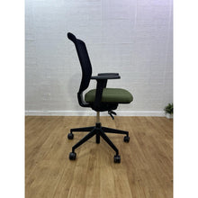 Refurbished Senator Fuse Adjustable Office Chair – 4D Armrests