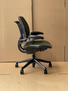Refurbished Humanscale Freedom Executive Chair – Gel Arm Pads