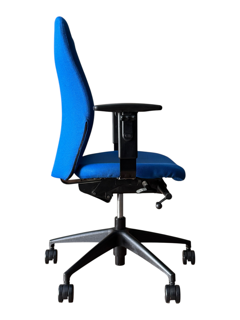 Boss Design Komac Move Task Chair – Blue Fabric – side view of the shaped back and seat controls