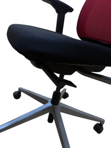 Refurbished Steelcase Reply Air Chair – Red Mesh Back image 4
