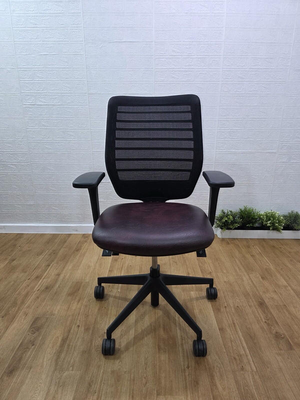 Refurbished Senator Fuse Office Chair – Leather Seat, Fully Adjustable