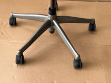 Refurbished Humanscale Freedom Chair – New Cream White Leather