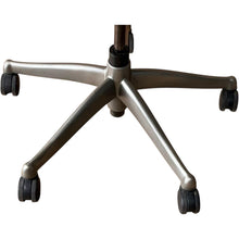 Refurbished Humanscale Freedom Chair – New Cream White Leather image 9