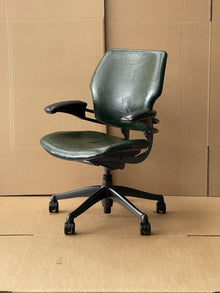 Refurbished Humanscale Freedom Executive Chair – Gel Arm Pads