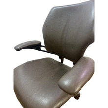 Refurbished Humanscale Freedom Chair – Smokey Grey image 6