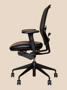 Refurbished Orangebox Ara Task Chair – Black Leather Seat image 4