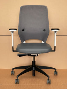 Drabert by Kinnarps Grey Mesh & Leather Chair – Refurbished image 1
