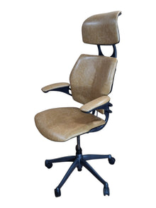 Refurbished Humanscale Freedom Headrest Chair – Distressed Cream image 3