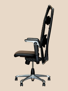 Refurbished HÅG Excellence 9331 Black Leather Chair image 6