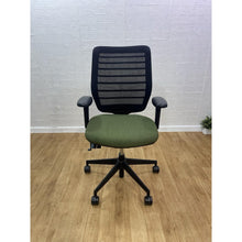 Refurbished Senator Fuse Adjustable Office Chair – 4D Armrests
