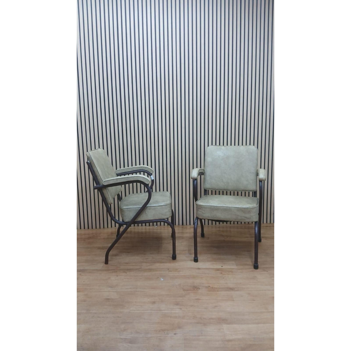 Vintage Shaw armchair - Genuine Leather
