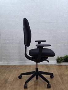 Refurbished Senator Dash Task Chair – 3D Arms, Black