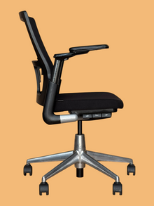 Refurbished Ahrend Verta Mesh Task Chair – Black image 3