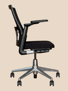 Refurbished Ahrend Verta Mesh Task Chair – Black image 3