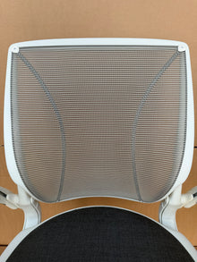 Refurbished Humanscale Diffrient World Chair – White & Grey image 8