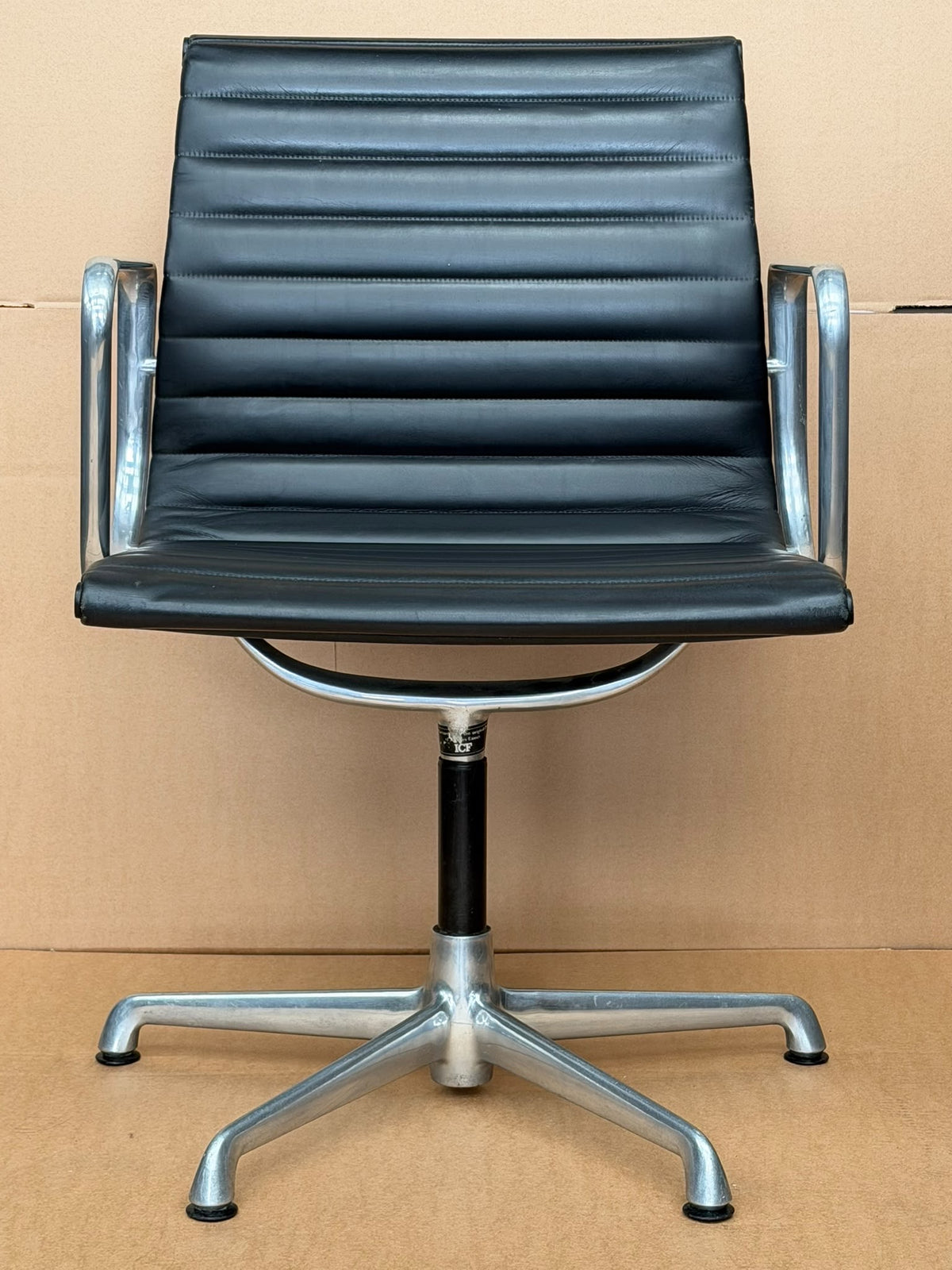 Refurbished Vintage ICF EA 108 Leather Conference Chair