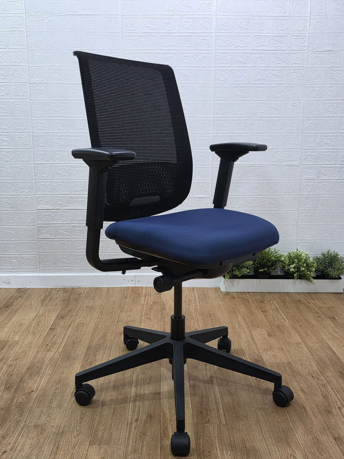 Steelcase Reply Blue Seat & Black Mesh Chair – Refurbished