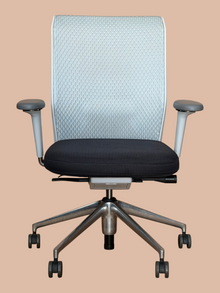 Refurbished Vitra ID Mesh Office Chair in Light Grey image 6