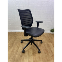 Refurbished Senator Fuse Adjustable Office Chair – 4D Armrests (Black)