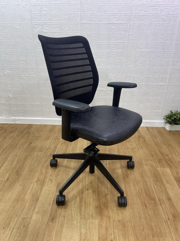 Refurbished Senator Fuse Adjustable Office Chair – 4D Armrests (Black)