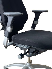 Refurbished RH Logic 400 Chair with Headrest – Black & Silver image 6