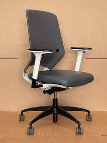 Drabert by Kinnarps Grey Mesh & Leather Chair – Refurbished image 2